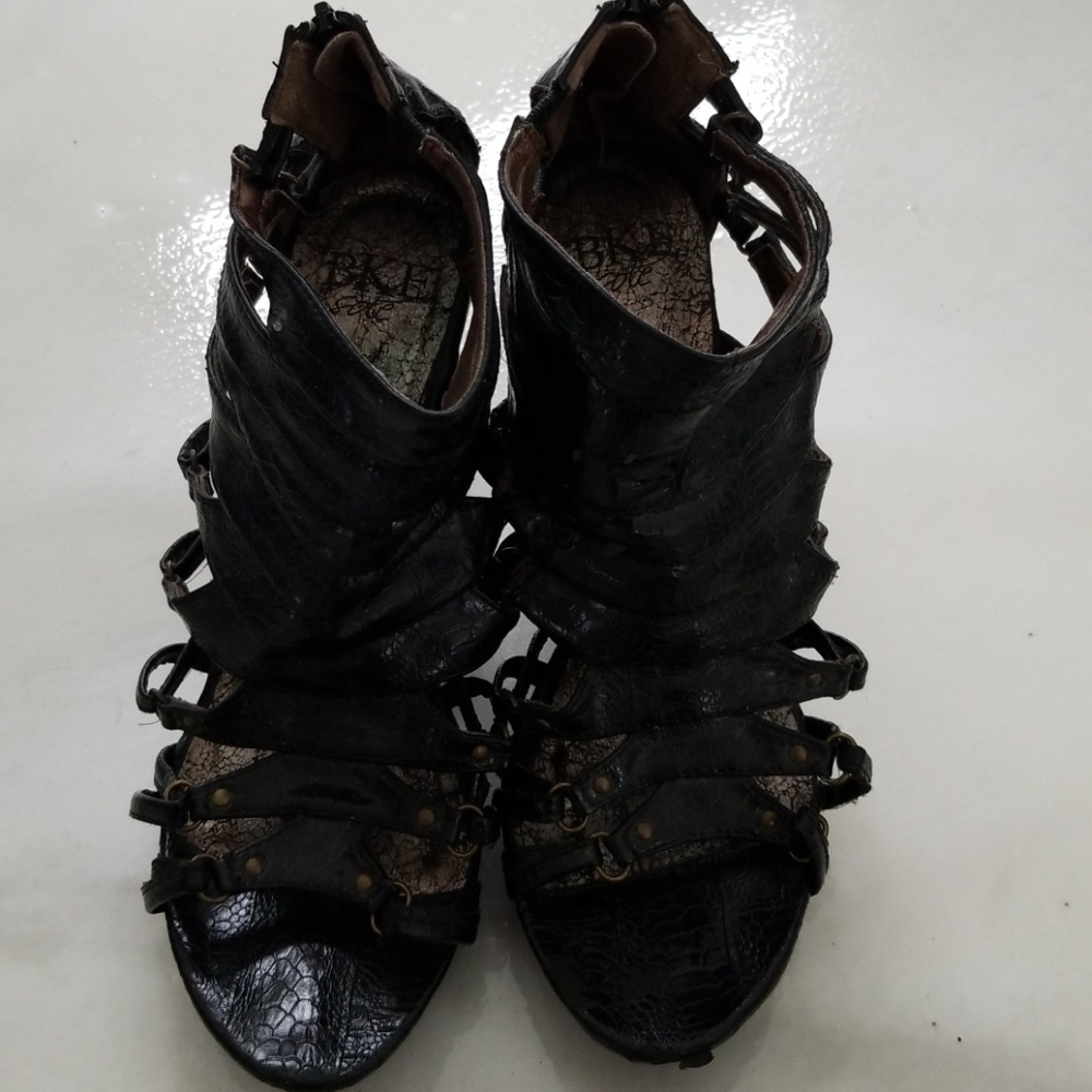 Shoes - Picture 2 of 5